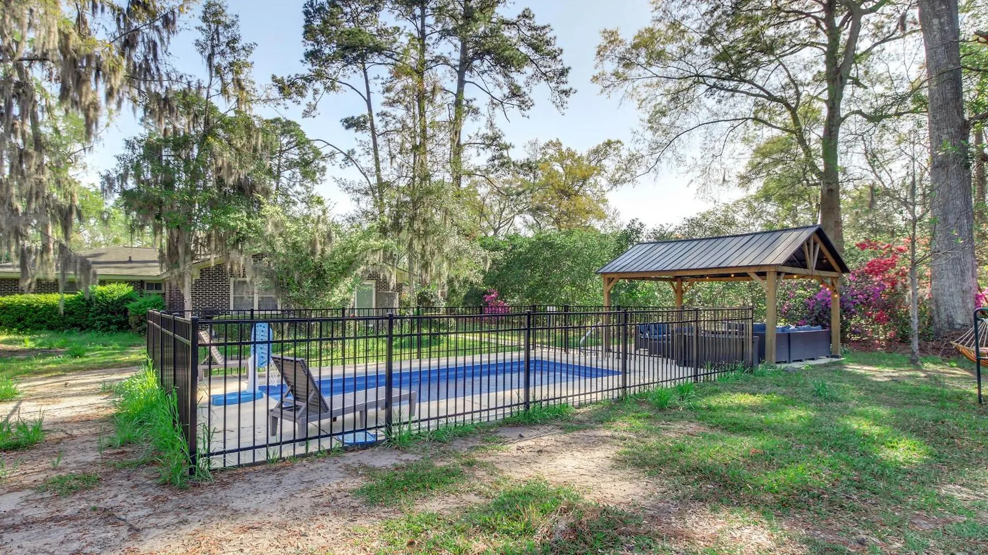 4 Mi To Savannah Home With Gazebo And Seasonal Pool!
